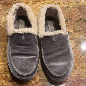 OluKai Gray and Cream women’s Slipper 8